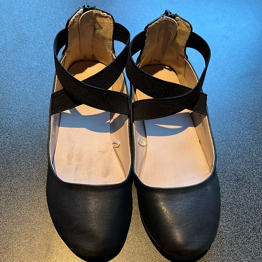 Girls Cross Strap Ballet Shoes, size 3